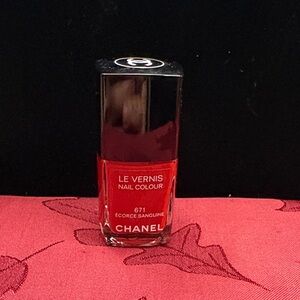 CHANEL Le Vernis Nail Colour 671 Bold Red